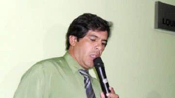 Imagem Vereador que torturou e estuprou companheira está foragido