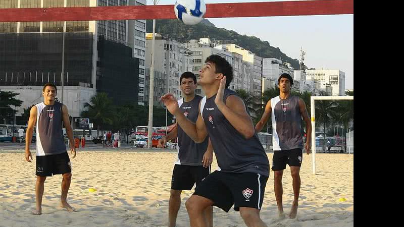 Imagem Vitória realiza atividade na praia de Armação