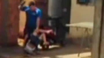 Imagem Quem apanha na infância tende a resolver problemas com violência
