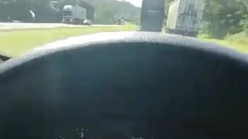 Imagem Motorista filma ônibus de dupla sertaneja a mais de 130 km/h antes de acidente com mortes; veja