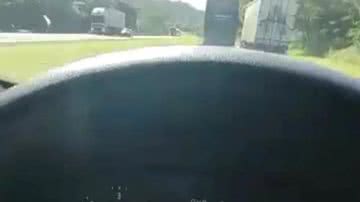 Imagem Motorista filma ônibus de dupla sertaneja a mais de 130 km/h antes de acidente com mortes; veja