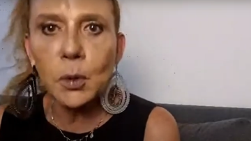 Imagem Rita Cadillac falou ao PodZé sobre famoso "beijo no bumbum"
