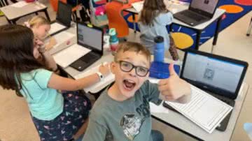 Imagem Crianças desenham fotos de cães de abrigo para ajudá-los a serem adotados e projeto surpreende; veja vídeo