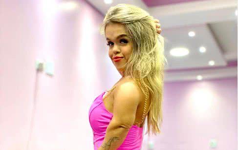 Musa do OnlyFans com nanismo nega cachê para pornô e relembra passagem