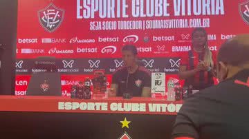 Imagem Thiago Carpini defende lateral Zeca após má atuação contra o Botafogo; confira