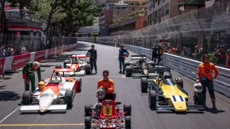 Ayrton Senna é homenageado com desfile de carros em cidade europeia