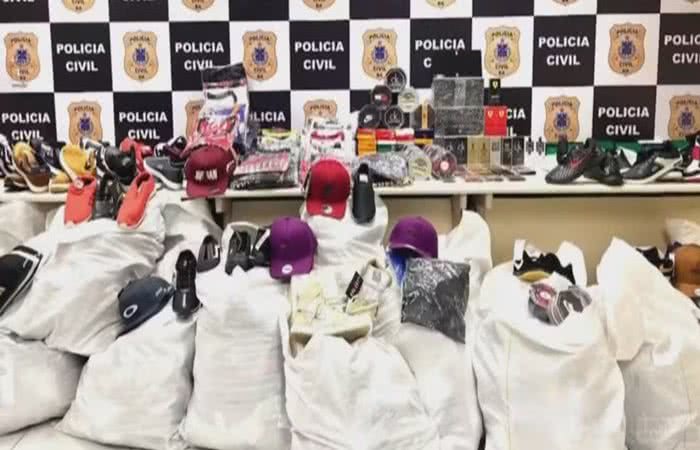 Imagem Homem é preso e mais de 13 mil produtos falsificados são apreendidos no Feiraguay