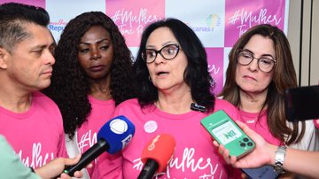 Imagem Damares Alves abre o jogo sobre Michelle Bolsonaro concorrer à presidência em 2026; assista