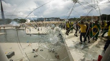 Suspeitos depredaram os prédios dos Três Poderes, em Brasília, após resultados das eleições presidenciais de 2022 - Joédson Alves/Agência Brasil