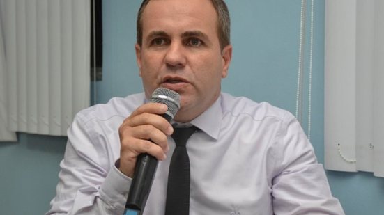 Imagem Prefeito de Lajedão é alvo de ação penal por contratar servidores sem concurso; TJBA pede manifestação do MPBA