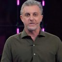 Imagem Luciano Huck faz proposta para equipe de emissora concorrente; entenda