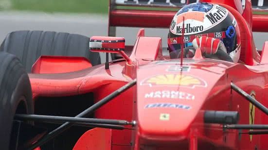 Michael Schumacher pilotando um dos carros da Ferrari - Reprodução / Redes Sociais / Instagram / @michaelschumacher