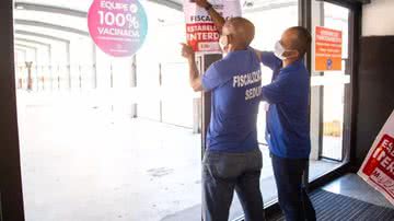 Equipe da Sedur interdita parque onde ocorreu acidente - Divulgação/PMLF