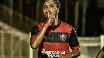 Imagem Alisson Farias cumpre ameaça e aciona o Vitória na justiça; entenda