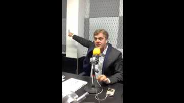 Imagem Vídeo: Radialistas e docentes batem boca ao vivo durante programa de rádio