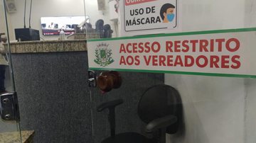 Feira de Santana: Procurador invade plenário durante depoimento e se nega a prestar esclarecimentos em CPI da Saúde - Câmara de Feira de Santana
