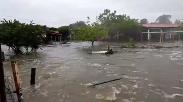 Imagem Bares e restaurantes são invadidos por águas de Barragem Mesa de Pedra em Valença do Piauí; veja vídeo