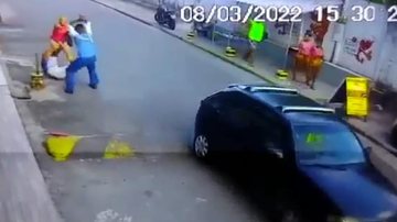 Imagem Vídeo: Homem é agredido com barra de ferro em via pública na Vila Canária