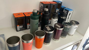 Copos Stanley do estoque do representante em Salvador - Acervo pessoal