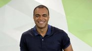 Imagem Aos 44 anos, Denilson é anunciado como novo reforço de time pernambucano
