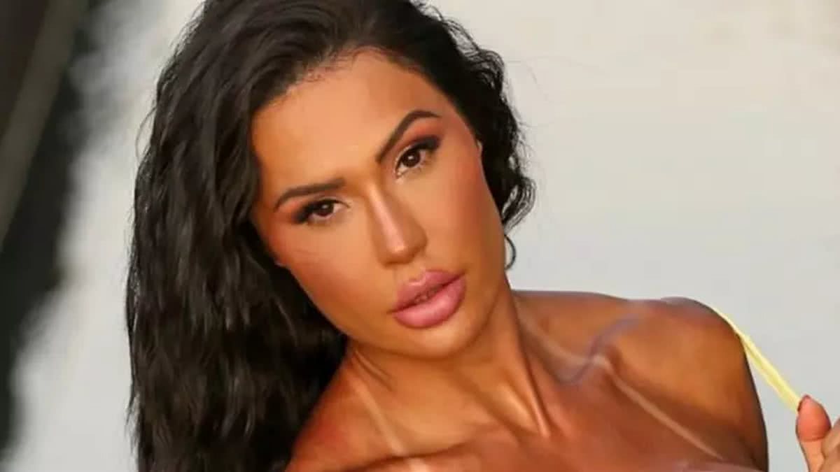 Esticou tudo! Gracyanne Barbosa deixa partes íntimas quase à mostra ...