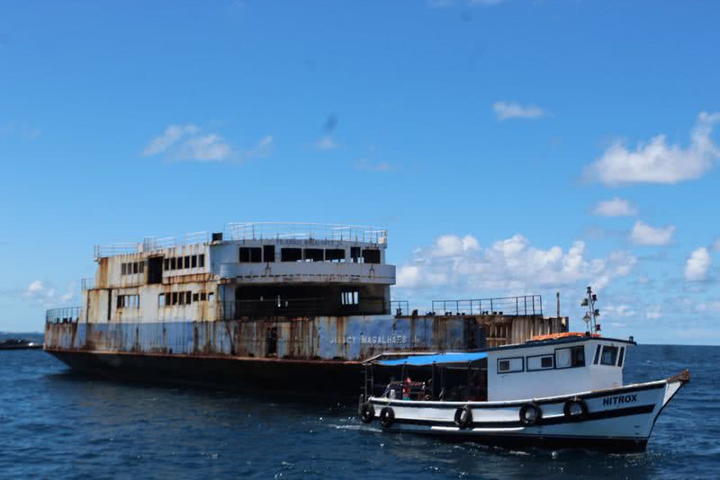 Galeria · Afundamento controlado do ferry-boat Juracy Magalhães