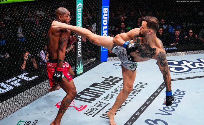 Reprodução/X/@MMAFighting