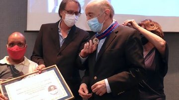 Divulgação - José Serra foi homenageado pelas Obras Sociais Irmã Dulce