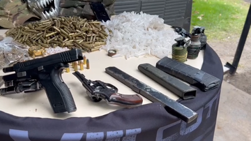 Imagem Vídeo: operação da Polícia Civil apreende munições de fuzil, granadas e drogas em Valéria