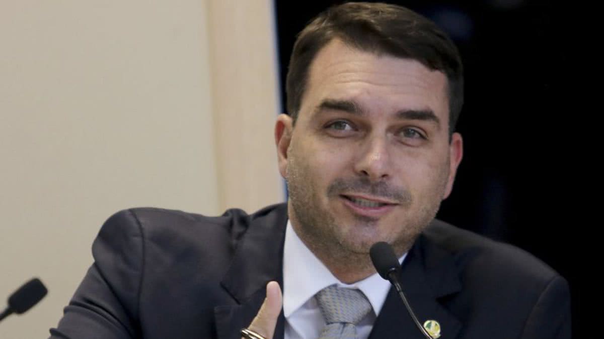 Flavio Bolsonaro tenta acalmar bolsonaristas: Confiem no capitão