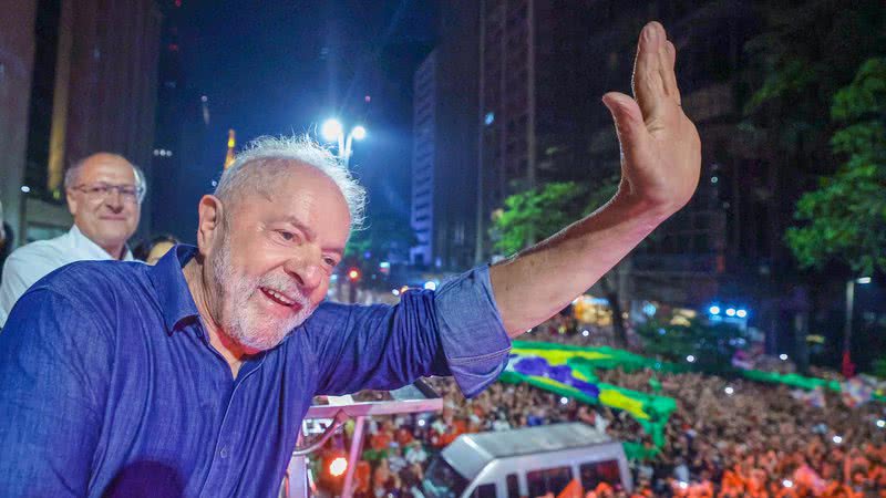 Lula retorna a S&atilde;o Paulo ap&oacute;s descanso na Bahia