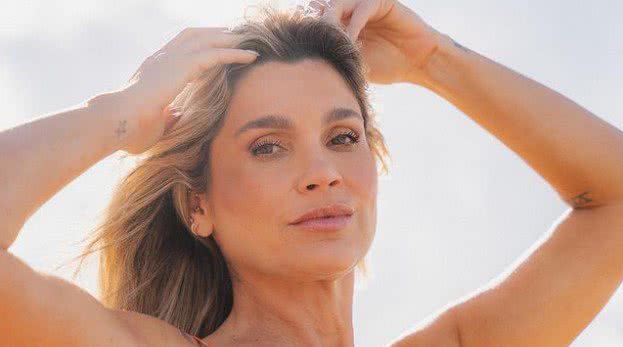 Flávia Alessandra surge complemante nua na web e enlouquece seguidores