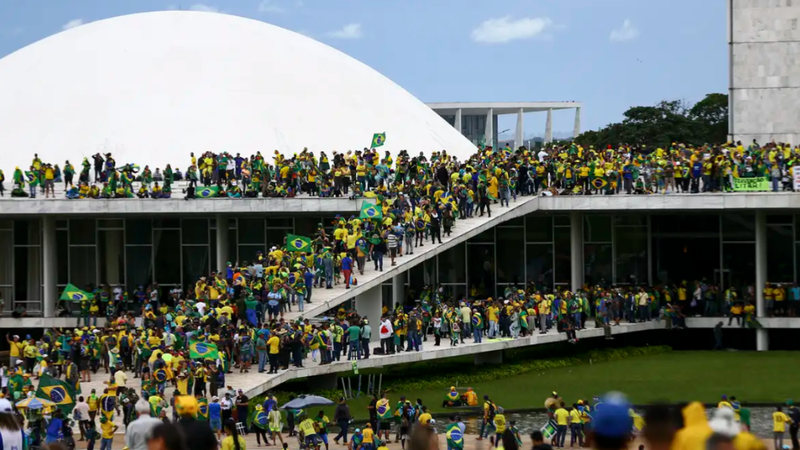 CPI do 8 de Janeiro: relatório propõe indiciamento de Bolsonaro