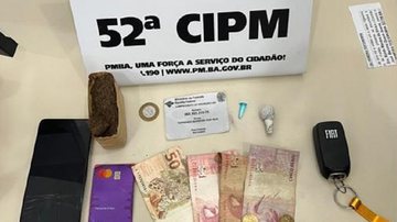 Com o suspeito preso, foram encontradas cocaína e maconha - Divulgação | PM-BA
