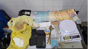 Suspeito detido e todo o material foram direcionados à delegacia Territorial da cidade - Divulgação | PM-BA