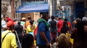 Ao menos cinco pessoas teriam ficado feridas na ocorrência - Reprodução | Redes Sociais