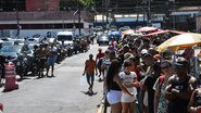Motoristas e pedestres esperam mais de quatro horas para embarcar no ferry-boat
