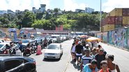 Motoristas e pedestres esperam mais de quatro horas para embarcar no ferry-boat