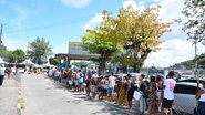 Motoristas e pedestres esperam mais de quatro horas para embarcar no ferry-boat