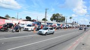 Motoristas e pedestres esperam mais de quatro horas para embarcar no ferry-boat