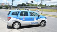 Saída da audiência de custódia do idoso que esfaqueou esposa
