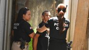 Saída da audiência de custódia do idoso que esfaqueou esposa