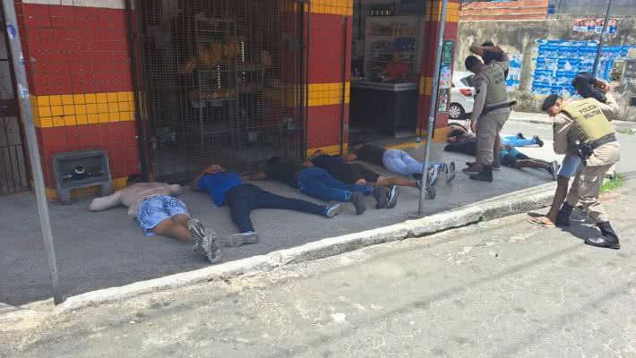 DESNECESSÁRIO! Supostos torcedores atacam sede de torcida do Vitória