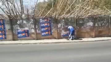 Imagem Vídeo: Limpurb rebate acusações sobre retirada de cartazes de Jerônimo Rodrigues e diz houve equívoco