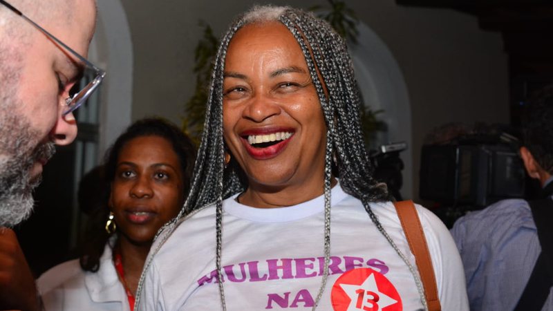 Olívia Santana critica atitude de policiais em polêmica envolvendo