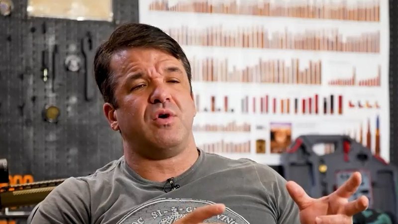 Thiago Brennand é obrigado fazer barba, mas escapa de raspar