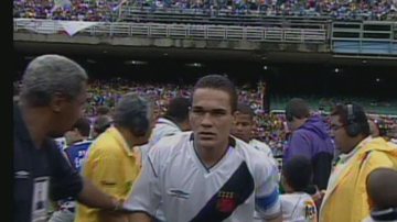 Além do Vasco, ex-zagueiro passou por times do interior paulista e do futebol asiático - Reprodução | Globoplay