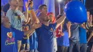 Imagem Comício de Flávio Matos tem oração de joelhos e ataques a Luiz Caetano: "O que vale pelo poder?"