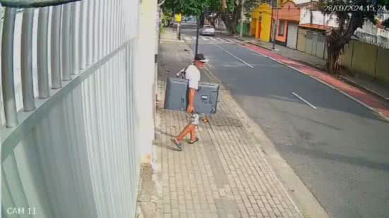 Idoso é preso em flagrante após invadir prédio, arrombar apartamento e roubar objetos de moradora - Reprodução/Whatsapp