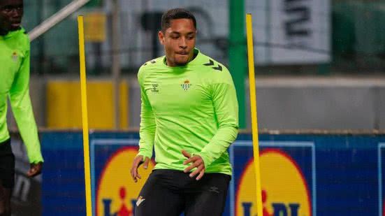 Reprodução/ Instagram @vitor_roque9